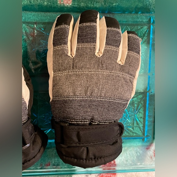 3M thinsulate gloves! - Picture 2 of 7